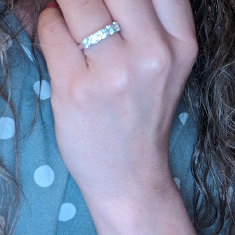 925 sterling silver stamped ring with 5 CZ diamonds. - Picture 4 of 5